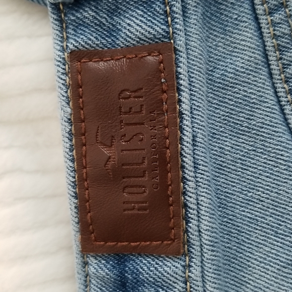 Hollister Smiley Face Ultra High Rise Mom Jeans - Picture 5 of 6